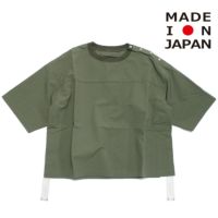 カーキ