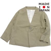 ベージュ